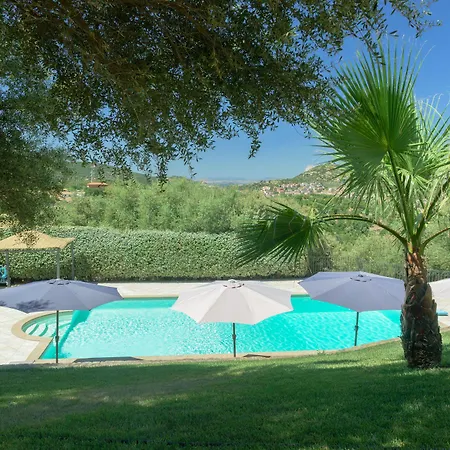 לינה וארוחת בוקר Country Domos Tramentu 4*
